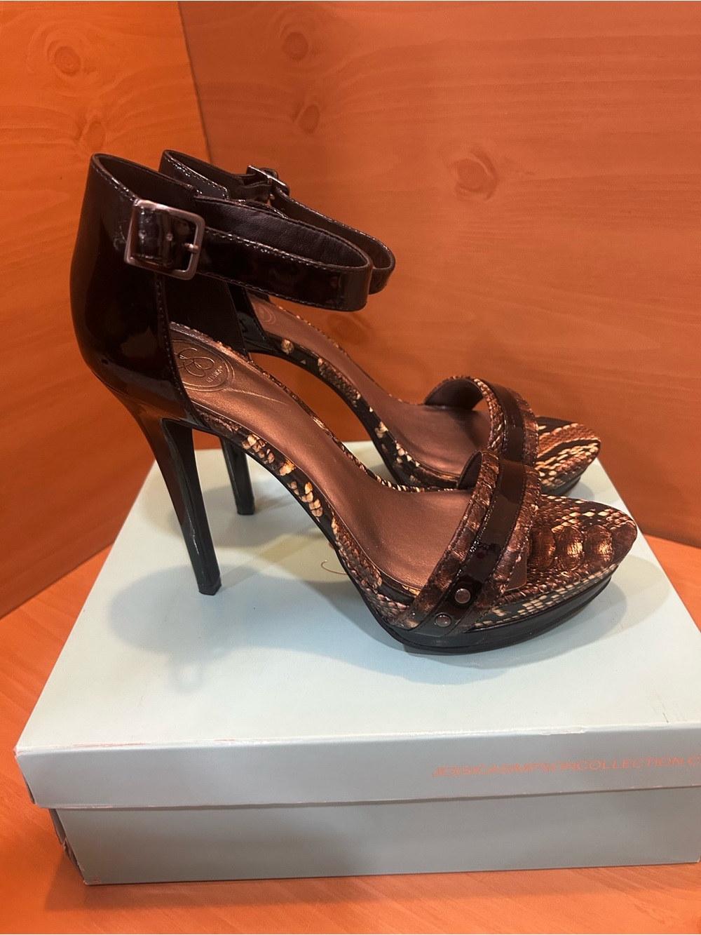 essica Simpson Kassia Snake Print Patent Ankle Strap Heels Size 9 - Picture 2 of 6
